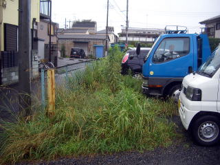 駐車場　除草　砂利補充
