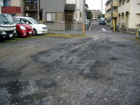 駐車場　除草　砂利補充
