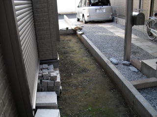 洋風　ピンコロ　花壇　コニファー