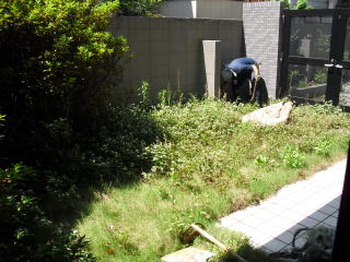 雑草対策　防草シート　除草　砂利敷き