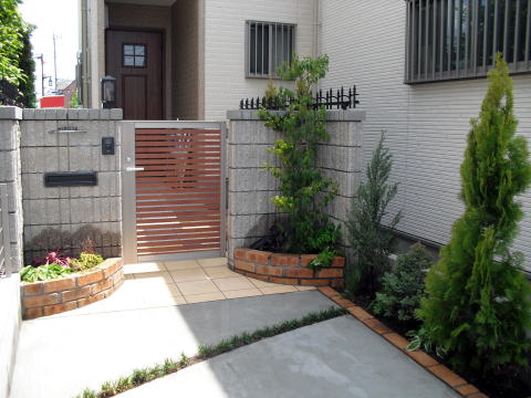 外構工事　植栽　スロープ
